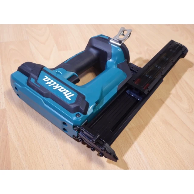 Цвяхозабивач Makita 18V 18Ga 2х3 Ач (DFN350RFJ)