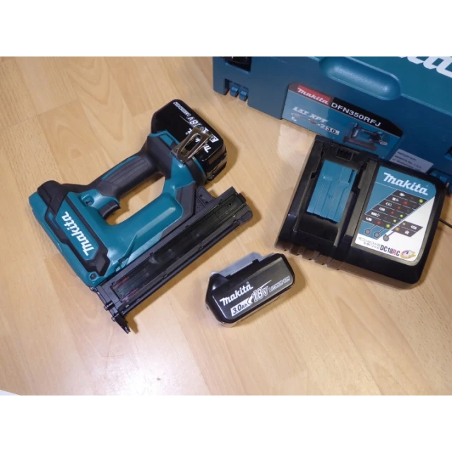 Цвяхозабивач Makita 18V 18Ga 2х3 Ач (DFN350RFJ)