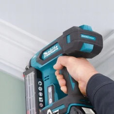 Гвоздезабивач акумуляторний Makita 18V 2x5Ah MAKPAC (DBN501RTJ)