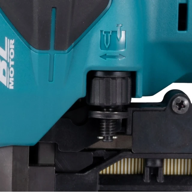Степлер акумуляторний Makita 18В корпус (DST630Z)