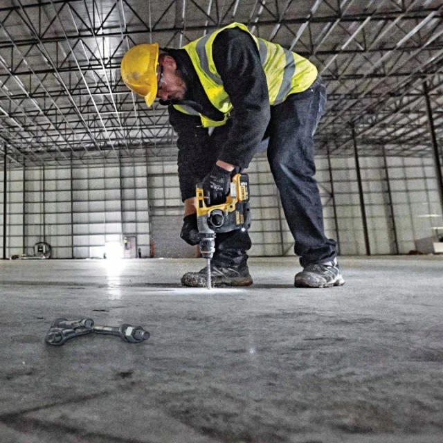 Перфоратор DeWALT 18V SDS+ 2,1 Дж 2x4 Ач (DCH273M2-QW)