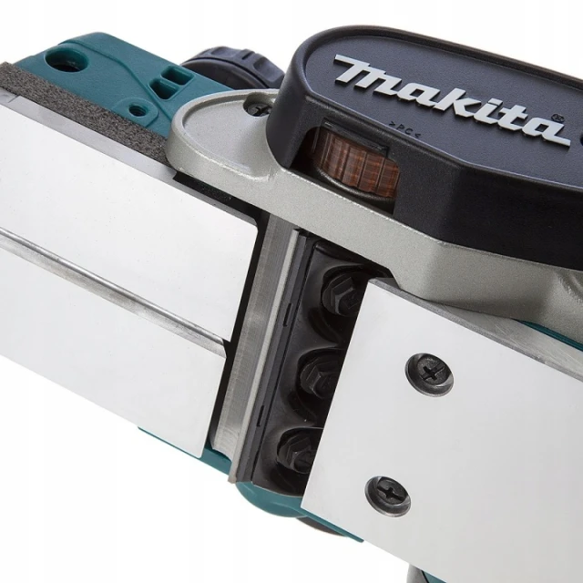 Рубанок Makita 18V ширина 82 мм глибина 0-2 мм 2x5 Ah MAKPAC (DKP180RTJ)
