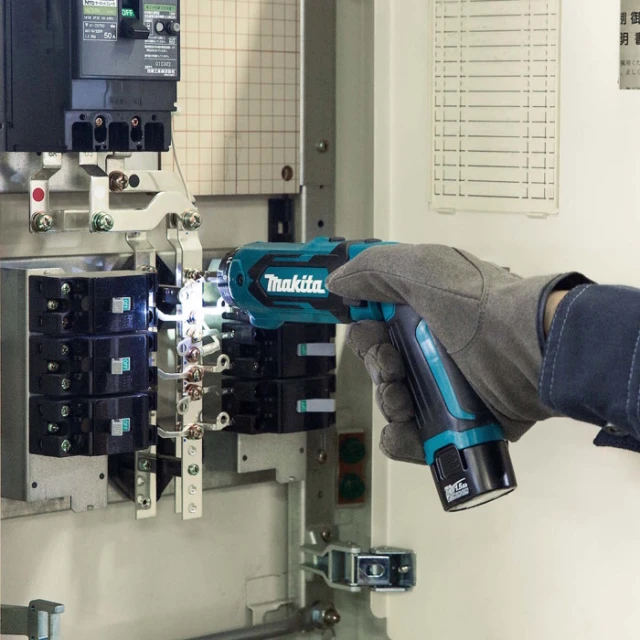 Шуруповёрт аккумуляторный Makita 7,2В (TD022DSE)