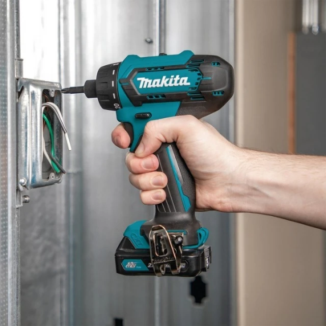 Шуруповерт Makita 12V 30Nm CXT 2x2.0Ah з кейсом