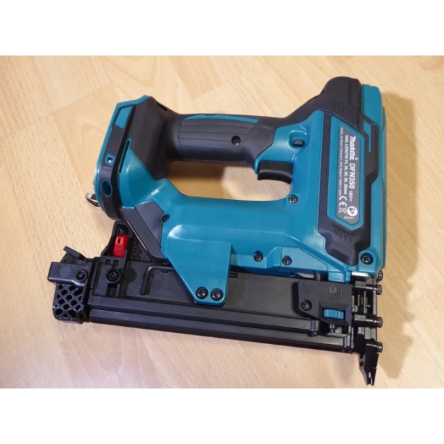 Цвяхозабивач Makita 18V 18Ga (DFN350Z)