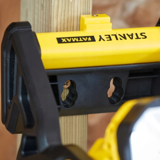 Лампа робоча Stanley 18V корпус FATMAX V20 (SFMCL030B-XJ)