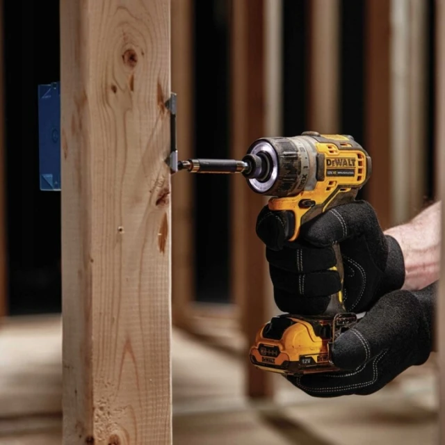 Шуруповерт DeWALT 12V BL 8Nm