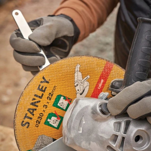 Шліфмашина FATMAX Stanley 230 мм 2000 Вт (FMEG232-QS)
