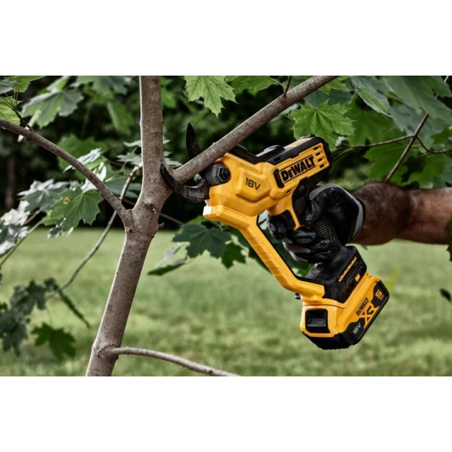 Секатор акумуляторний DeWALT 18V 1x5Ah (DCMPP568P1-QW)