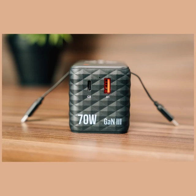 Адаптер Verbatim подорожній EU/UK/US GaN 1xUSB-C/1xUSB-A/2xUSB-C PD 70W Black (30186)