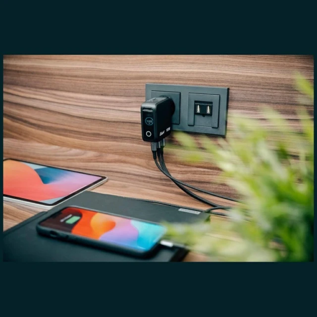Мережевий зарядний пристрій Verbatim Mini GaN 100W 2xUSB-C PD | 1xUSB-A QC адаптер EU | UK | USA Black (30239)