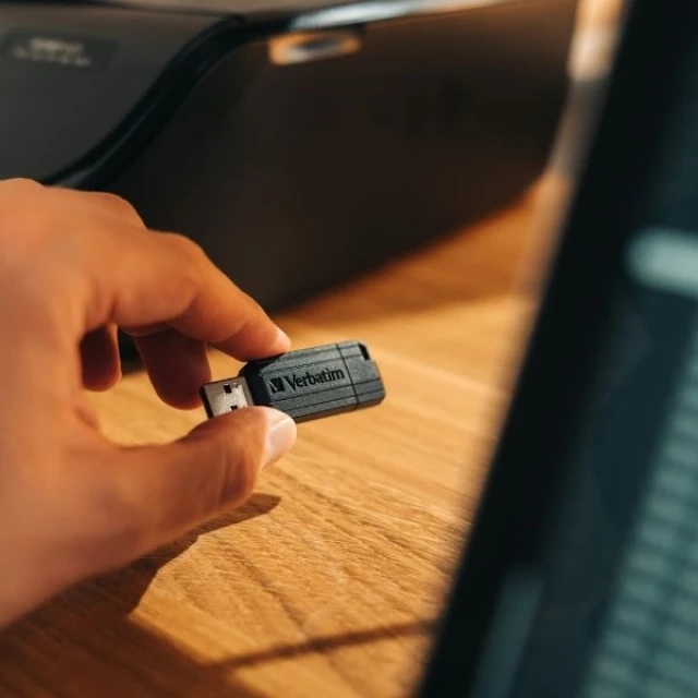 Флешка Verbatim PinStripe 8GB USB-A 2.0 Black (49062)