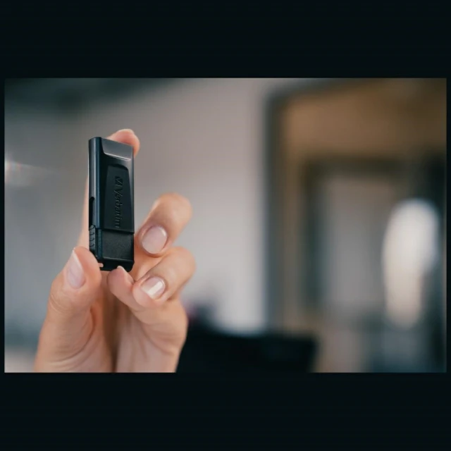 Флешка Verbatim Slider USB 2.0 32GB Black (98697)