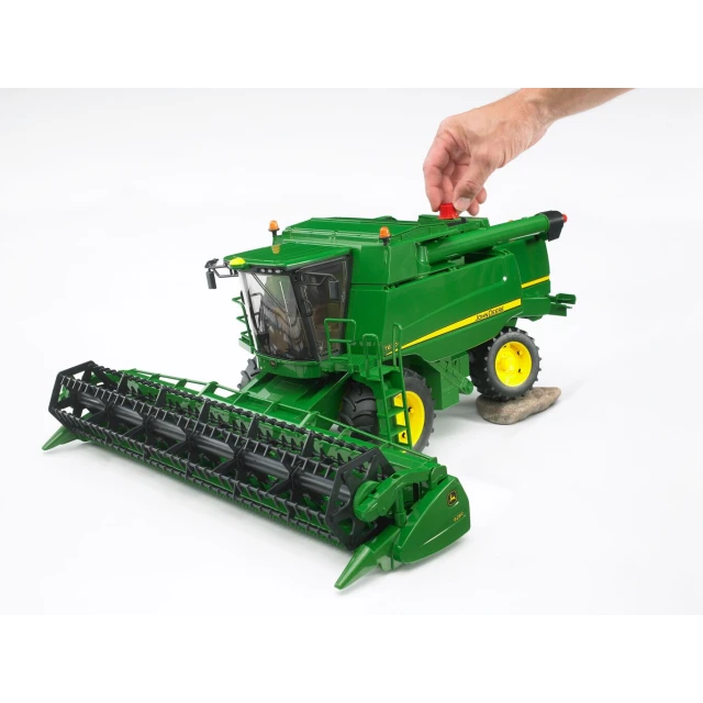 Комбайн зернозбиральний John Deere T670i Bruder (2132)