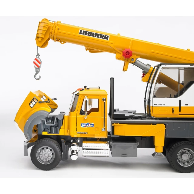 Вантажівка MACK Granite з краном Liebherr Bruder (2818)