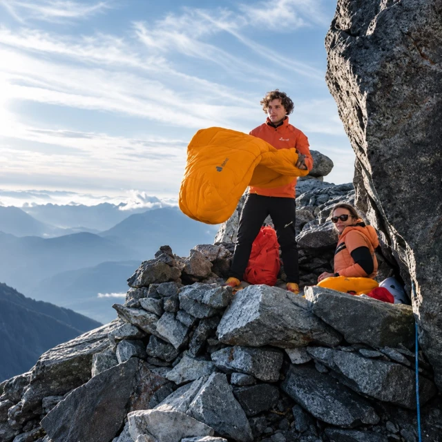 Спальний мішок пуховий Deuter Astro Pro 800 -16C/3F Magma/Titanium (4046051184661)
