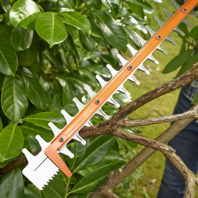 Кусторез Black&Decker BEHTS301 (BEHTS301-QS)