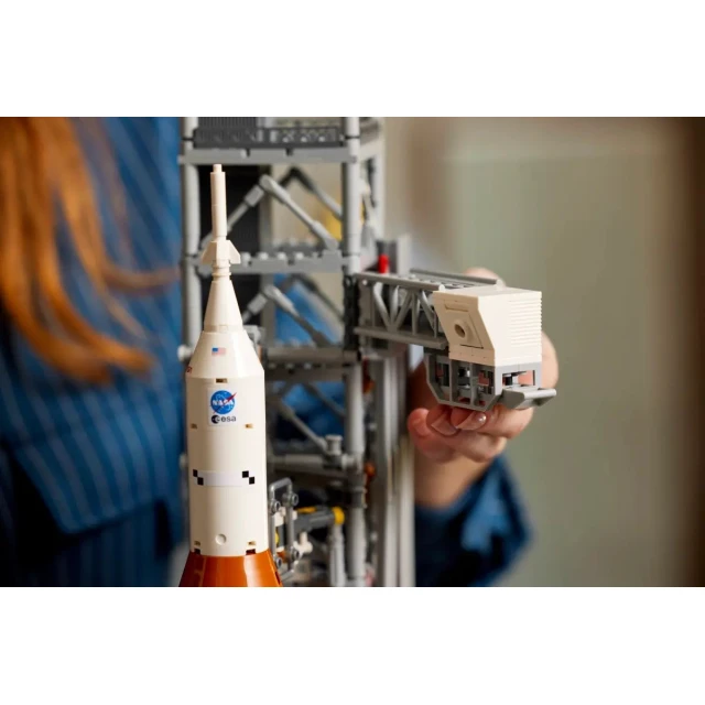 Конструктор LEGO Icons Ракета NASA Artemis SLS 3601 елемент (10341)