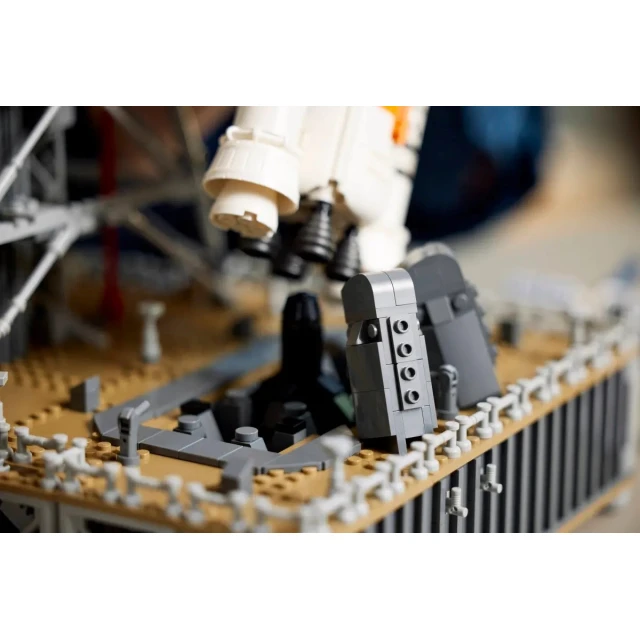 Конструктор LEGO Icons Ракета NASA Artemis SLS 3601 елемент (10341)