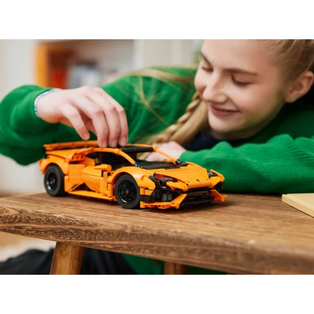 Конструктор LEGO Technic: Оранжевий Lamborghini Huracán Tecnica 806 елементів (42196)