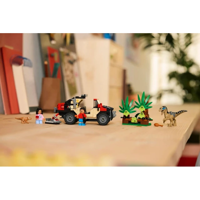 Конструктор LEGO Jurassic World Втеча від раптора по бездоріжжю 285 елементів (76972)