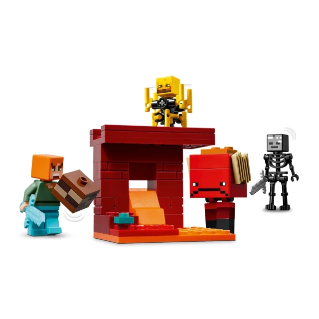 Конструктор LEGO Minecraft Битва з лавою у Незері 99 деталей (21266)
