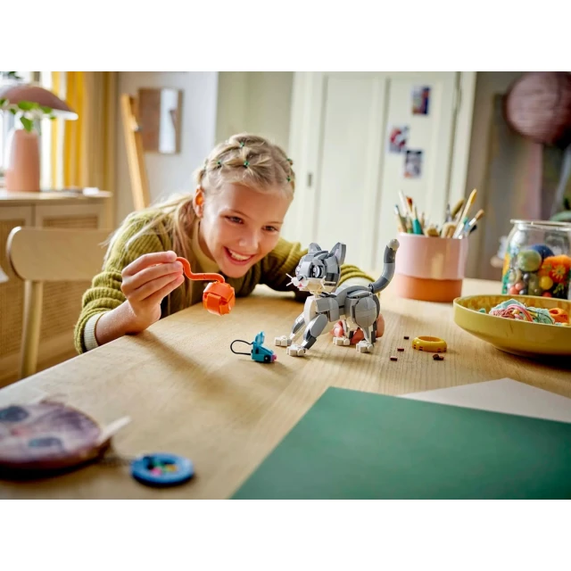 Конструктор LEGO Creator 3 в 1 Пустотливий котик 407 елементів (31163)
