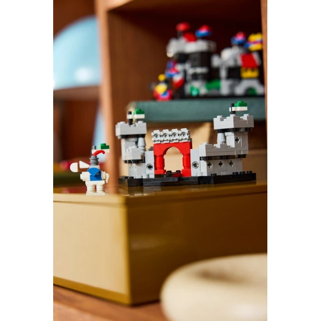 Конструктор LEGO Мініатюрний лицарський замок 590 елементів (40775)