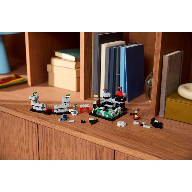 Конструктор LEGO Мініатюрний лицарський замок 590 елементів (40775)