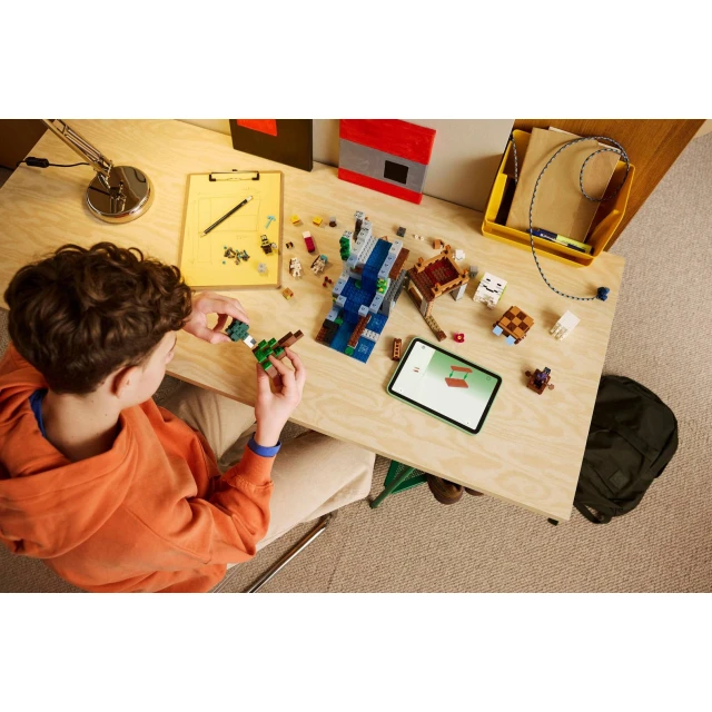 Конструктор LEGO Minecraft Станція ґастів 754 деталі (21597)