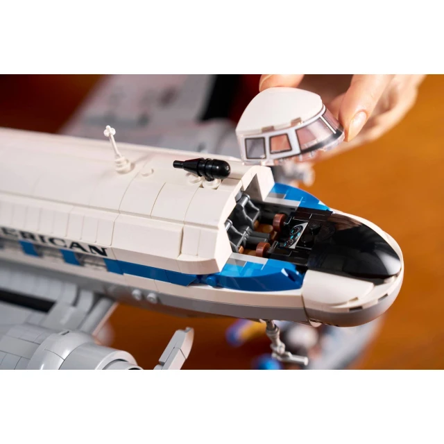 Конструктор LEGO Icons Пасажирський літак Douglas DC-3 PAN AM (11378)