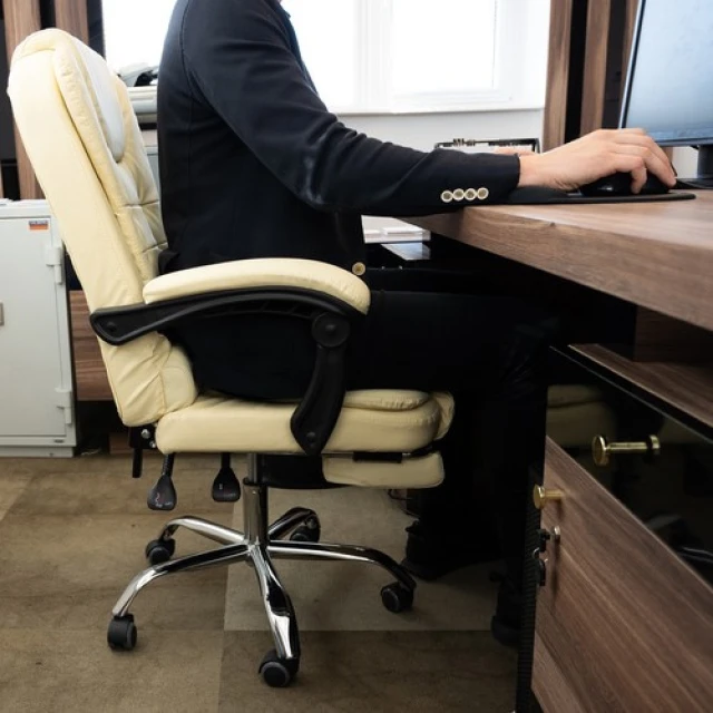 Офісне крісло з підставкою для ніг Malatec Beige (5900779949317)
