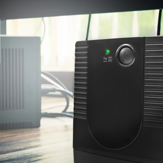 Джерело безперебійного живлення Qoltec Monolith 650VA 360W (5901878537726)