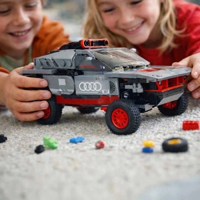 Конструктор RASTAR 10120 Audi RS Q e-tron 1:30 376 деталей (5903039753563)