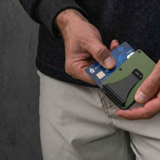 Гаманець Tech-Protect Thorn RFID Card Wallet Green (5906302323814)