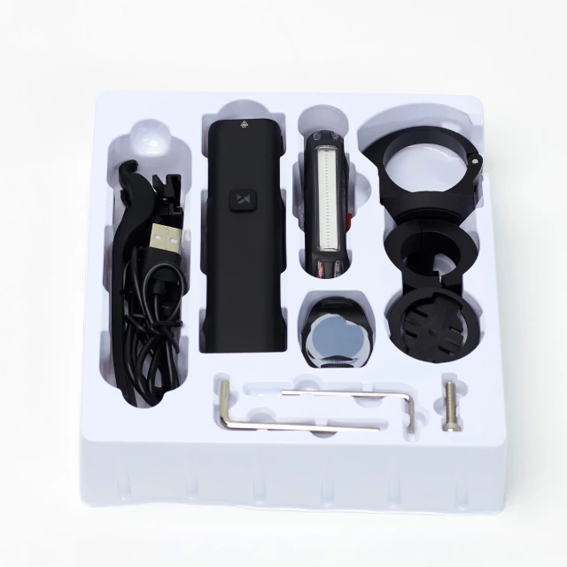 Набір велосипедних ліхтарів Wozinsky WSBLB3 передній (1000 lm) і задній USB-C Black (5907769372483)