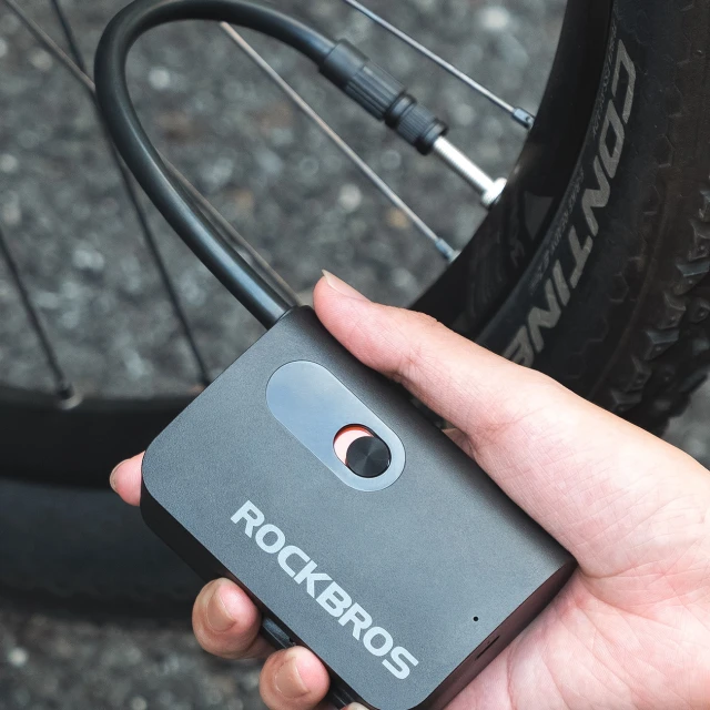 Акумуляторний насос Rockbros L1 Mini 70 psi компресор довжина шланга 200 мм Schrader чорний (5907769386299)
