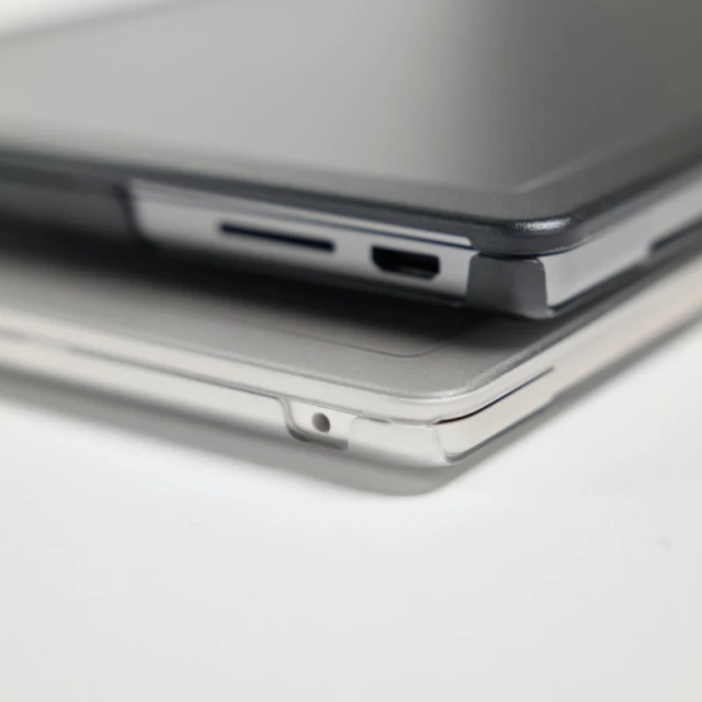 Чохол Incase Hardshell Case для MacBook Pro 16 M1 | M2 | M3 | M4 (2021-2024) Clear (INMB200754-CLR)
