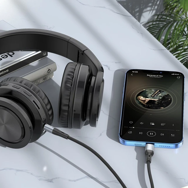 Кабель AUX Jack 3,5 мм до Lightning Hoco UPA22 1 м Black (6931474769473)