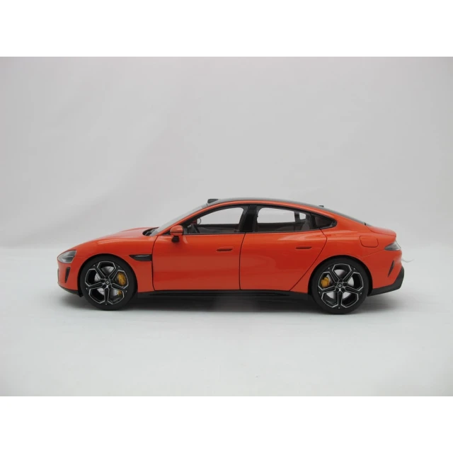 Модель автомобіля Xiaomi SU7 1:18 Lava Orange (6932554465643)