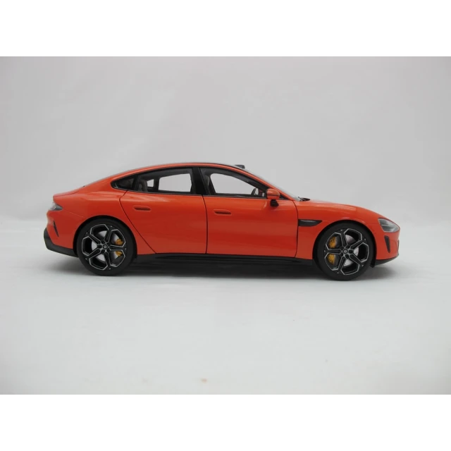 Модель автомобіля Xiaomi SU7 1:18 Lava Orange (6932554465643)