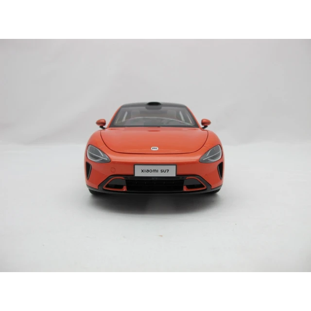 Модель автомобіля Xiaomi SU7 1:18 Lava Orange (6932554465643)