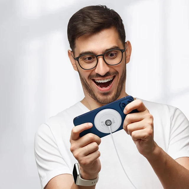 Бездротовий зарядний пристрій Ugreen with Silicone Case 15W White with MagSafe (UGR1223WHT)