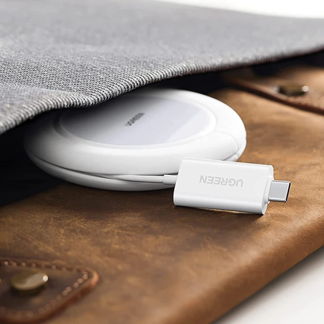 Бездротовий зарядний пристрій Ugreen with Silicone Case 15W White with MagSafe (UGR1223WHT)