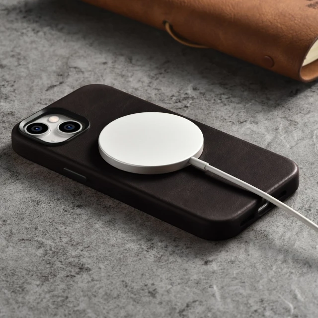 Чохол iCarer Oil Wax Premium Leather Case для iPhone 14 Plus Brown with MagSafe (WMI14220703-BN)