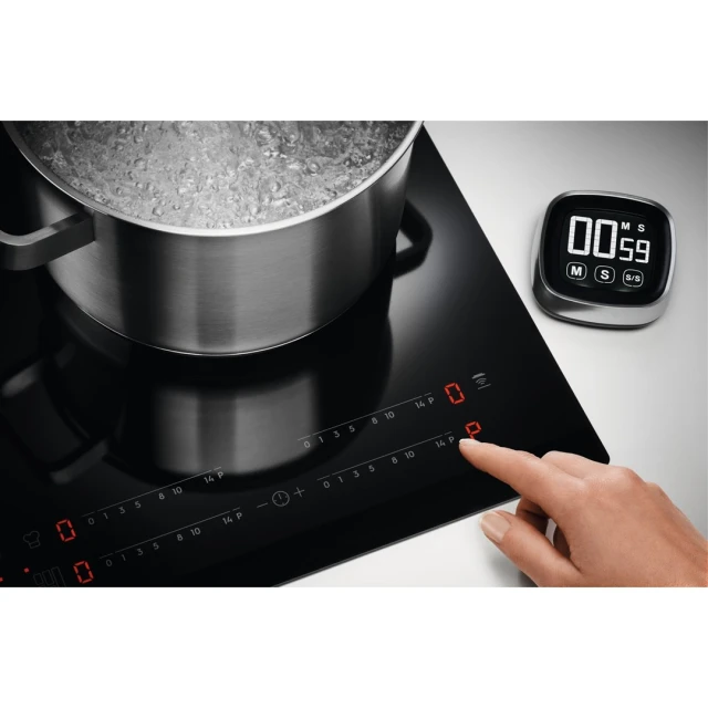 Індукційна варильна поверхня Electrolux EIV644 60 см 4 зони PowerBoost Black (7332543590421)