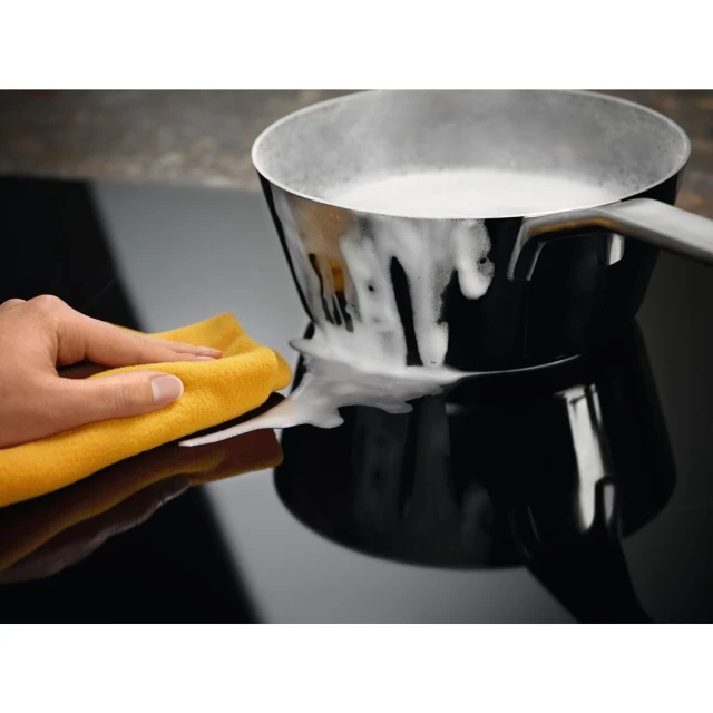 Індукційна варильна поверхня Electrolux EIV644 60 см 4 зони PowerBoost Black (7332543590421)