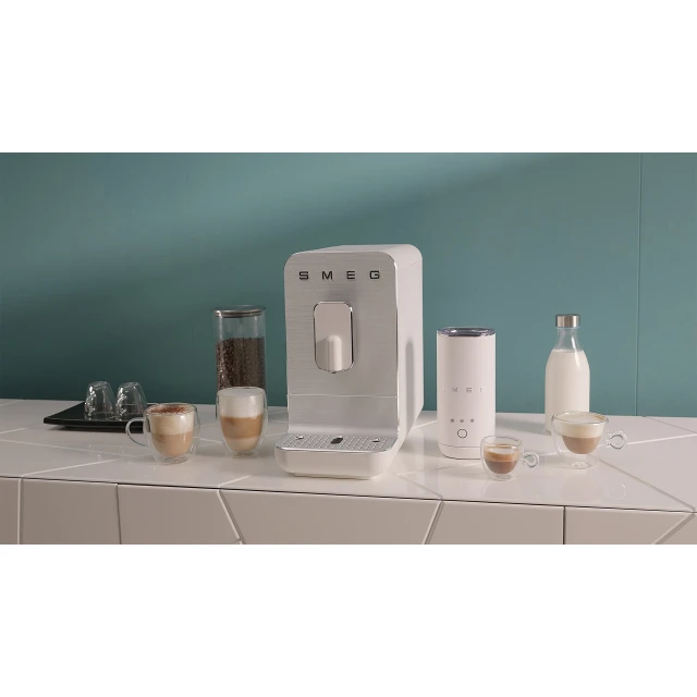 Кавомашина автоматична Smeg BCC11WHMEU 1,4 л White (8017709334819)