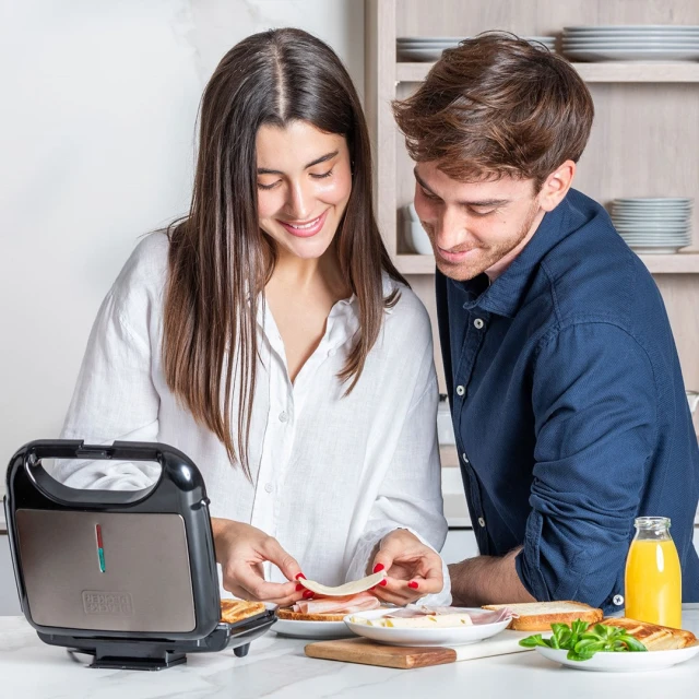 Сендвічниця Black&Decker BXSA753E 750 Вт вертикальне зберігання пластини 215 x 125 мм (ES9680140B)