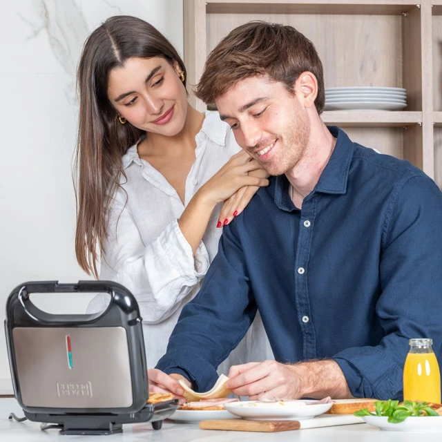 Сендвічниця Black&Decker BXSA753E 750 Вт вертикальне зберігання пластини 215 x 125 мм (ES9680140B)